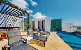 One Paralia 405